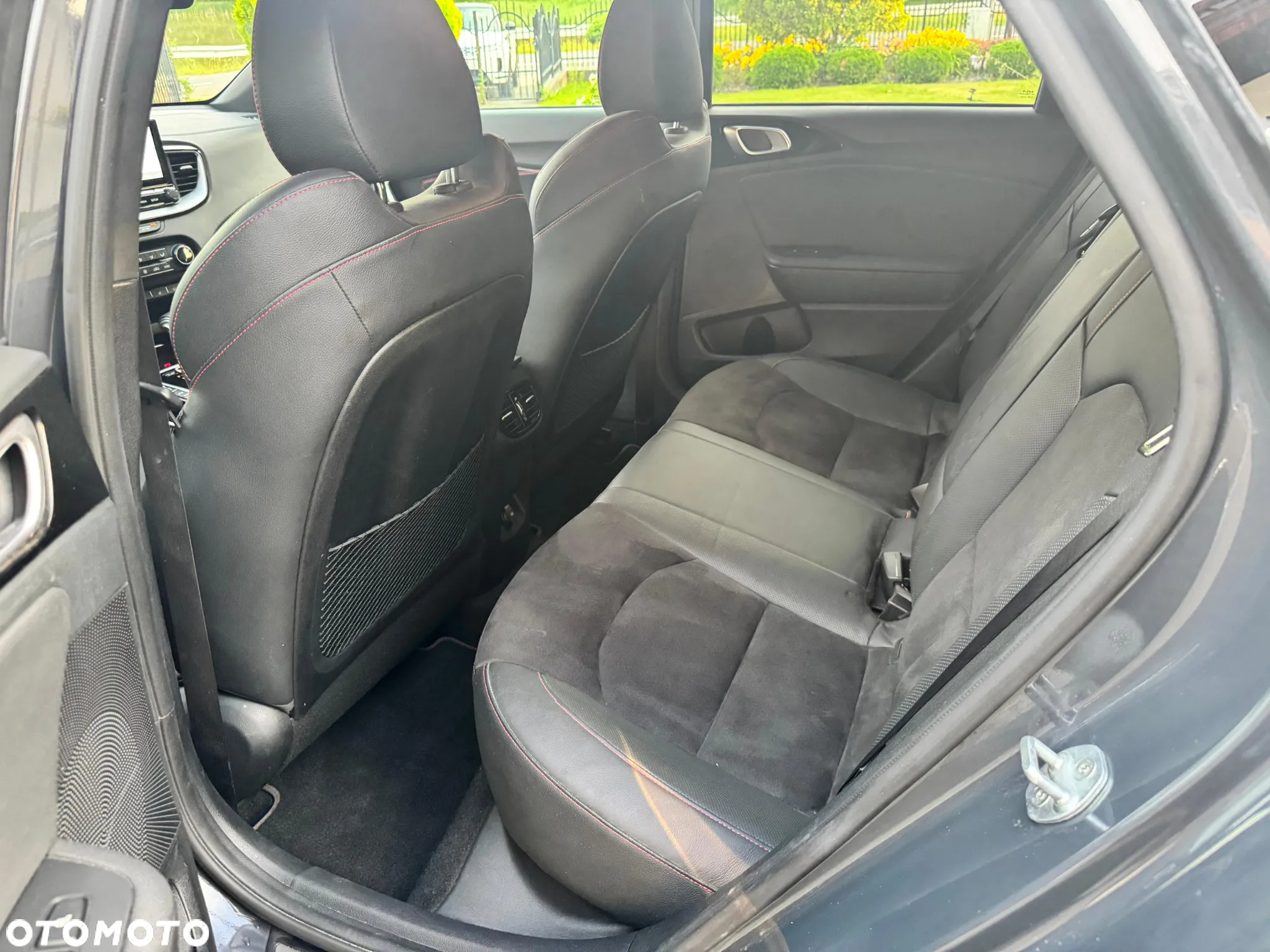 Kia ProCeed 1.6 T-GDI GT DCT - 13