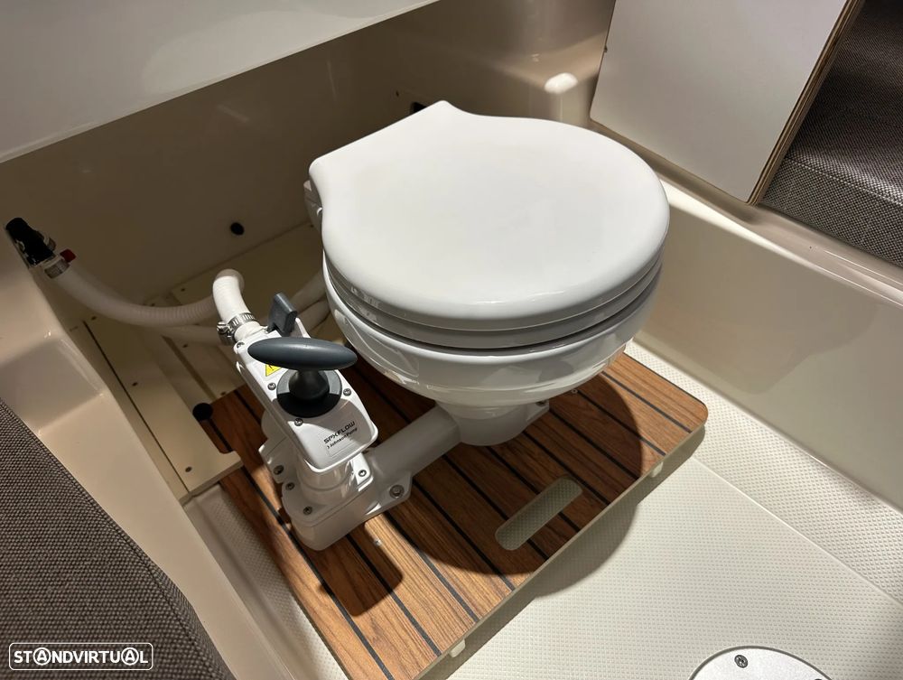 Quicksilver Activ 755 Sundeck - 10