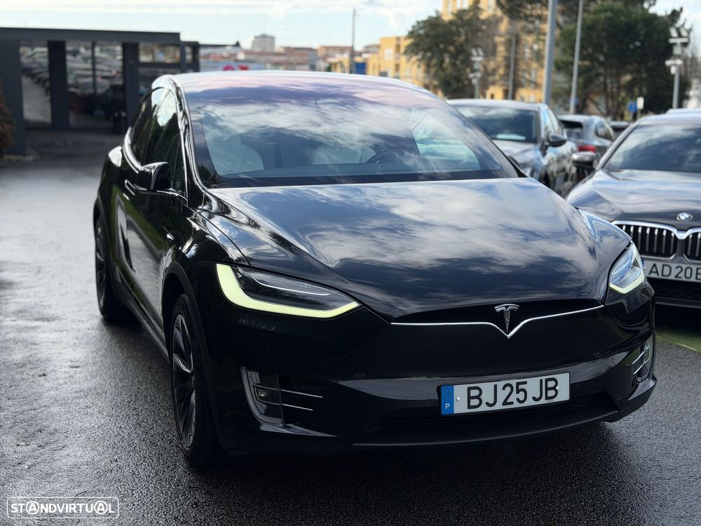 Tesla Model X - 5