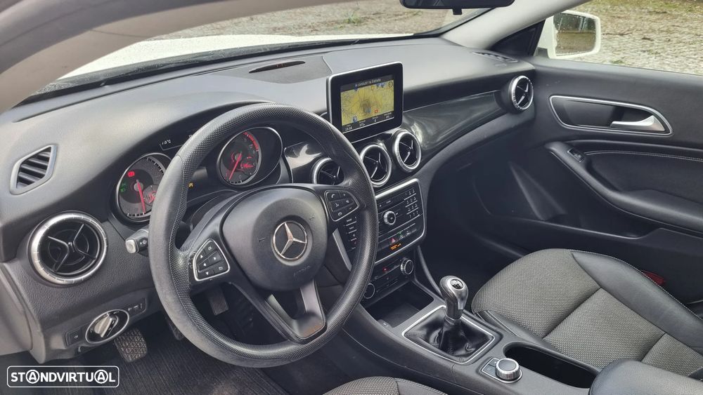 Mercedes-Benz CLA 180 d Shooting Brake - 8