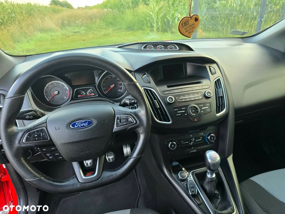 Ford Focus ST - 8