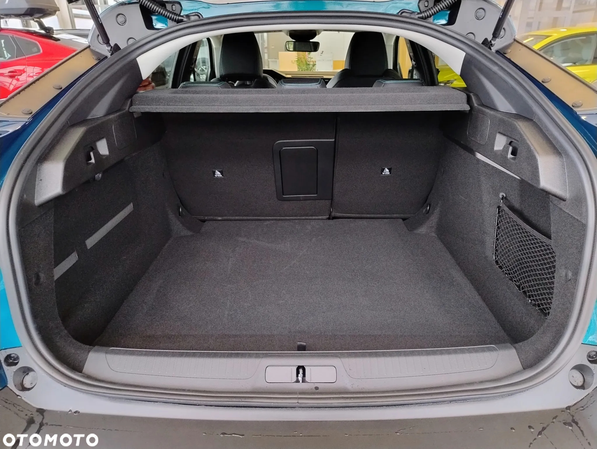 Peugeot 408 - 8