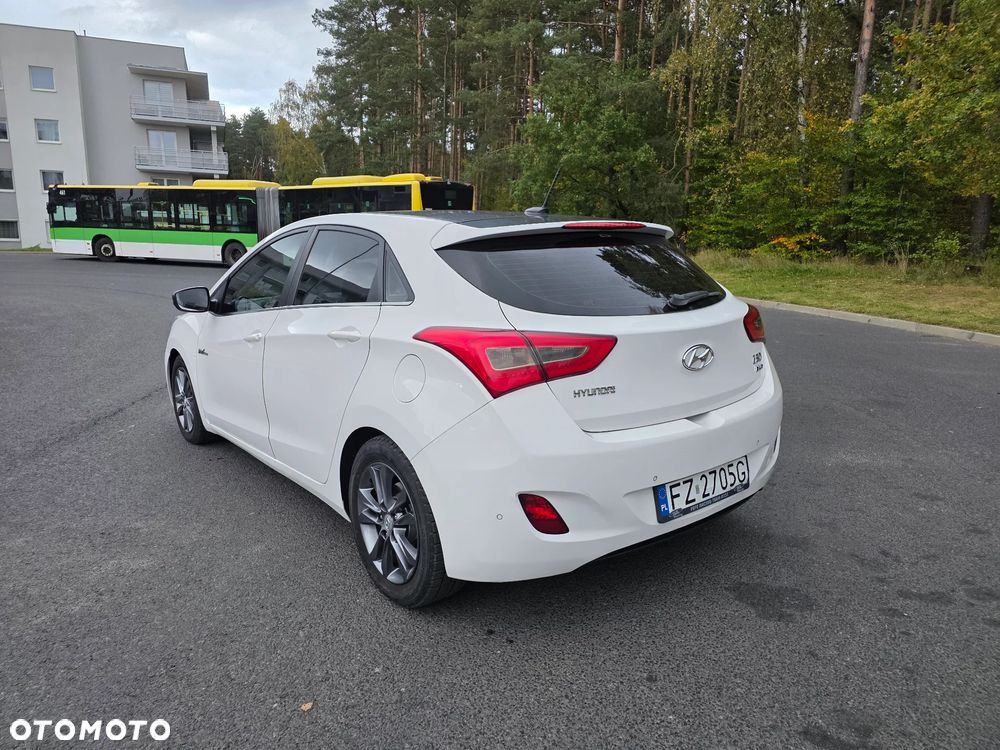 Hyundai i30 1.6 CRDi BlueDrive Premium - 6
