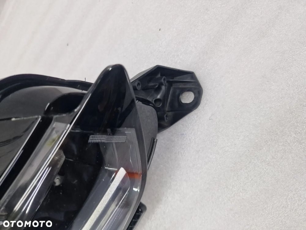 OPEL CORSA F 19- PRAWA ZWYKŁA LAMPA PRZEDNIA PRZÓD , NR 39162949 , NR AUKCJI LA758 - 13