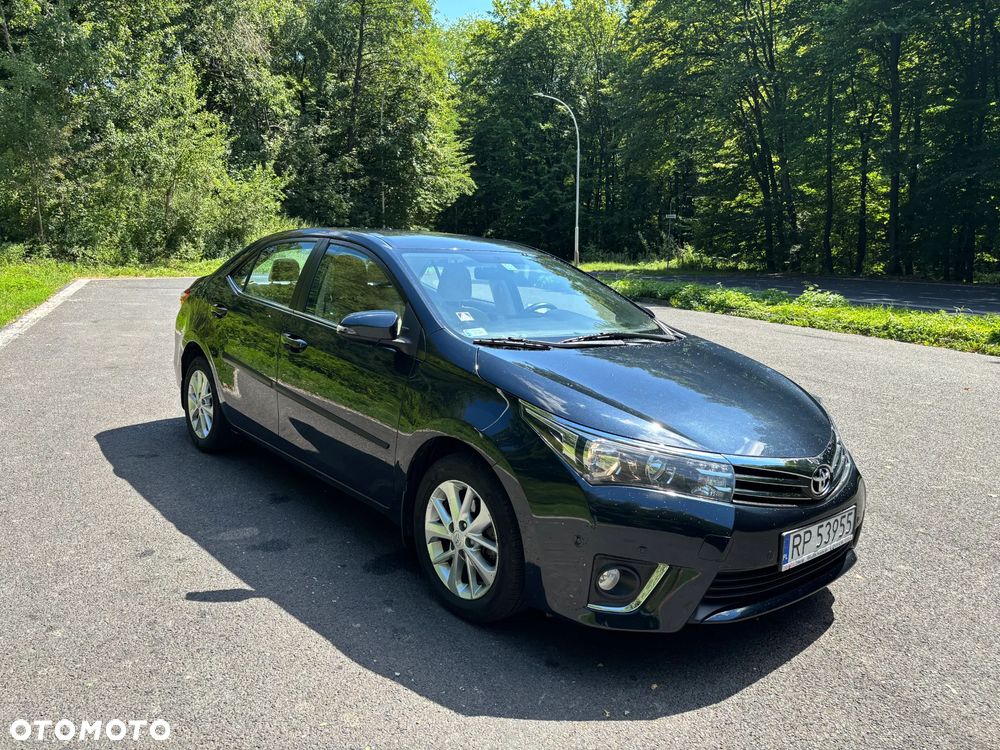 Toyota Corolla 1.6 Premium + - 1