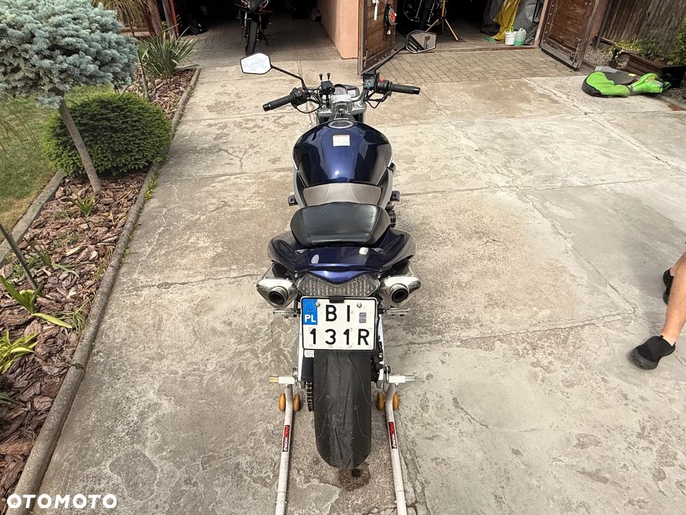 Suzuki GSR - 14