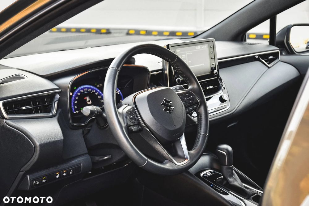 Suzuki Swace 1.8 Hybrid Premium Plus CVT - 22