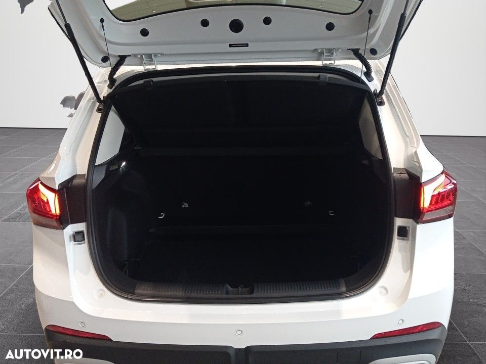 MG ZS HEV 1.5 GSI AT Exclusive - 16