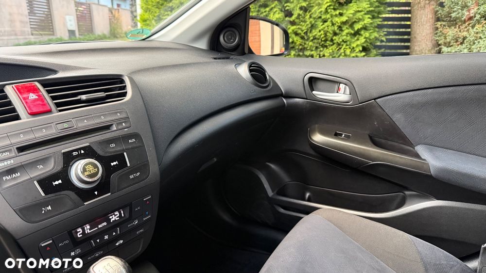 Honda Civic 1.8 i-VTEC Comfort Black Edition - 25