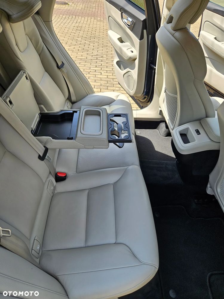 Volvo XC 60 D3 SCR Inscription - 32