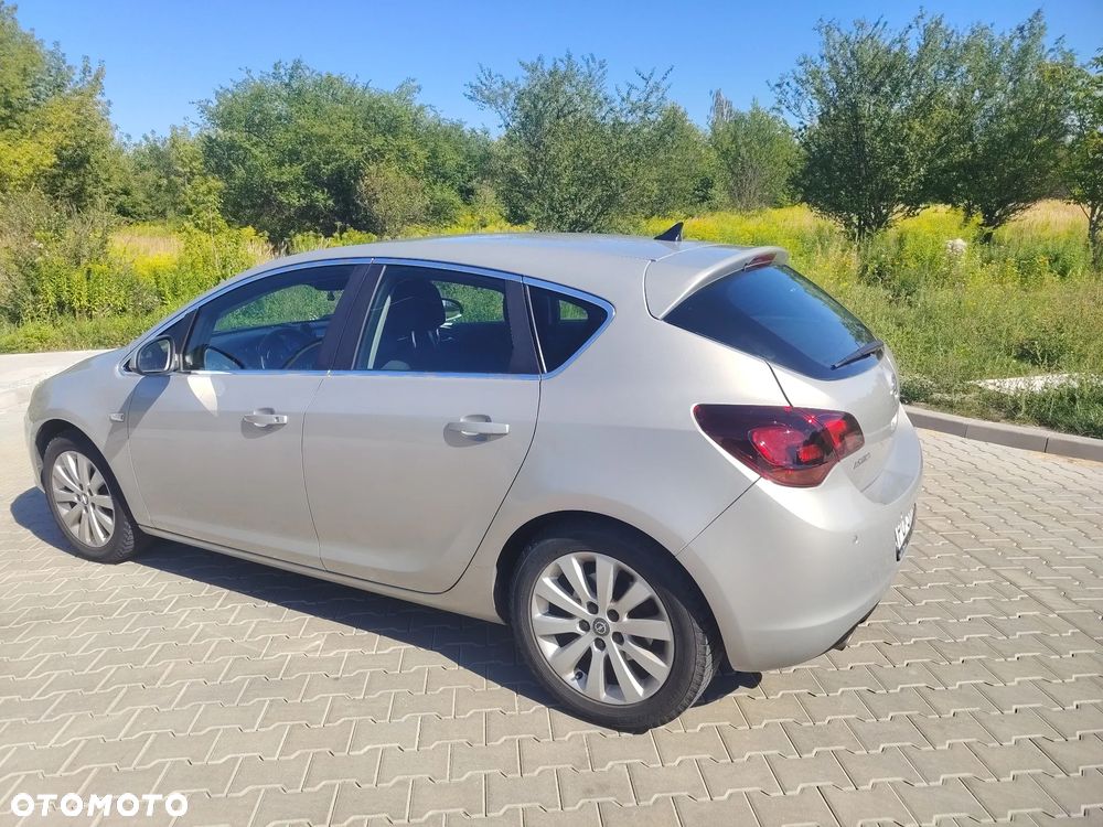 Opel Astra 1.6 T Cosmo - 2