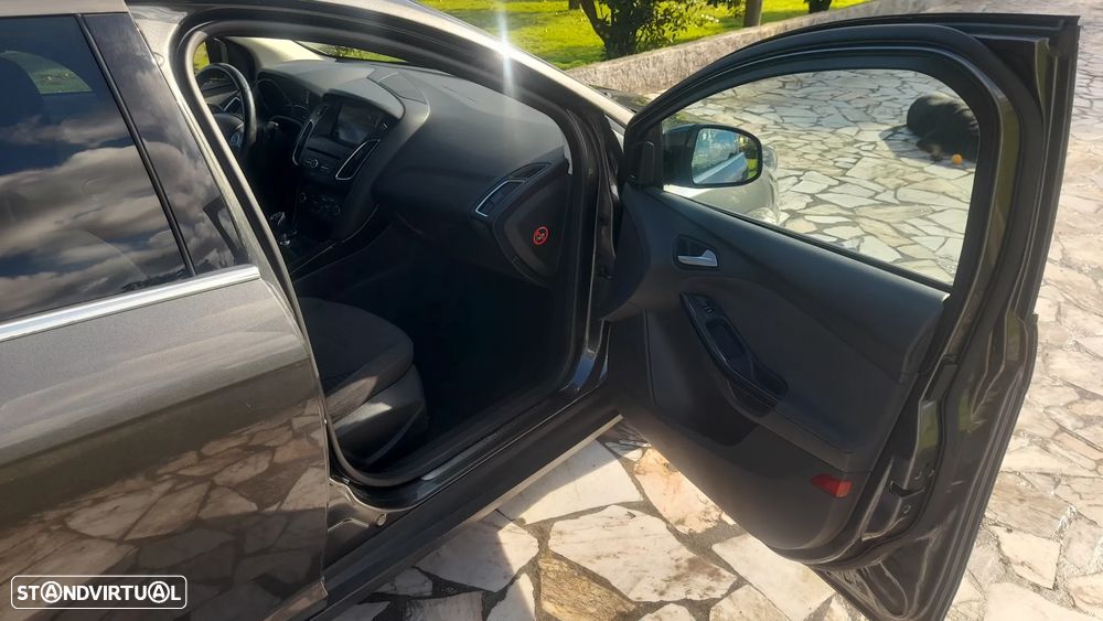 Ford Focus SW 1.0 SCTi Titanium - 44