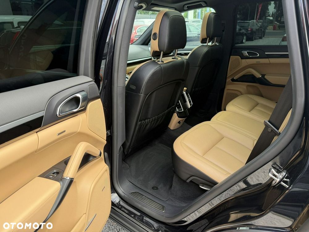 Porsche Cayenne S - 30