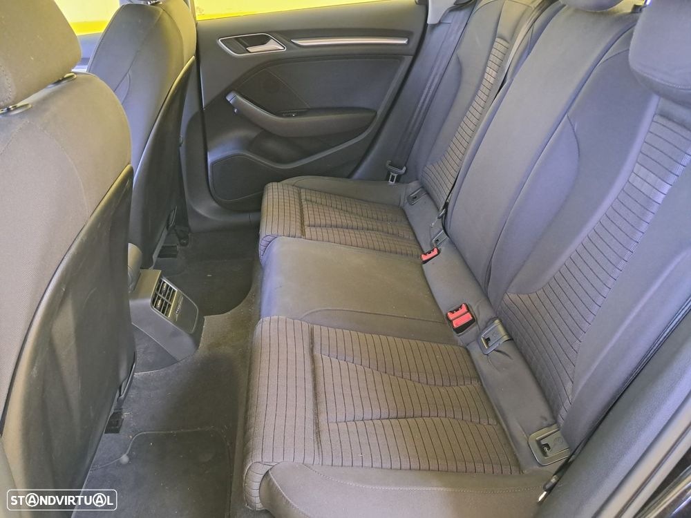 Audi A3 Sportback 1.6 TDI Advance S tronic - 14