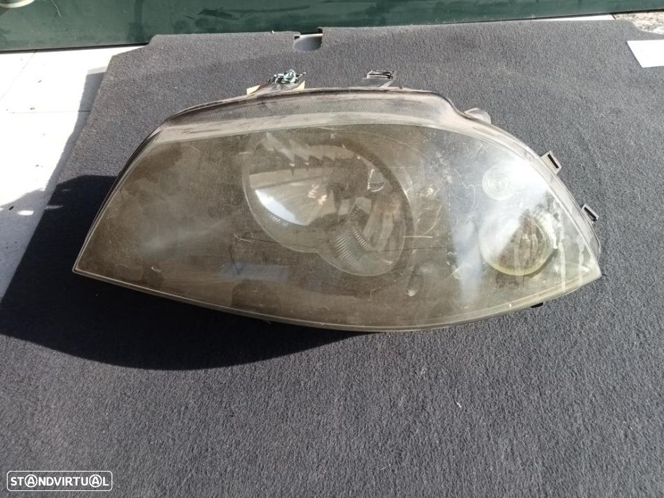 Farol esquerdo Seat Ibiza III / 6L1941021A - 1