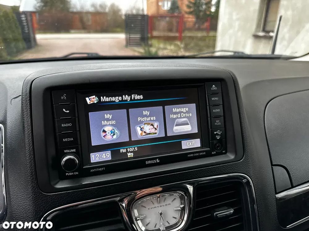 Chrysler Town & Country - 21