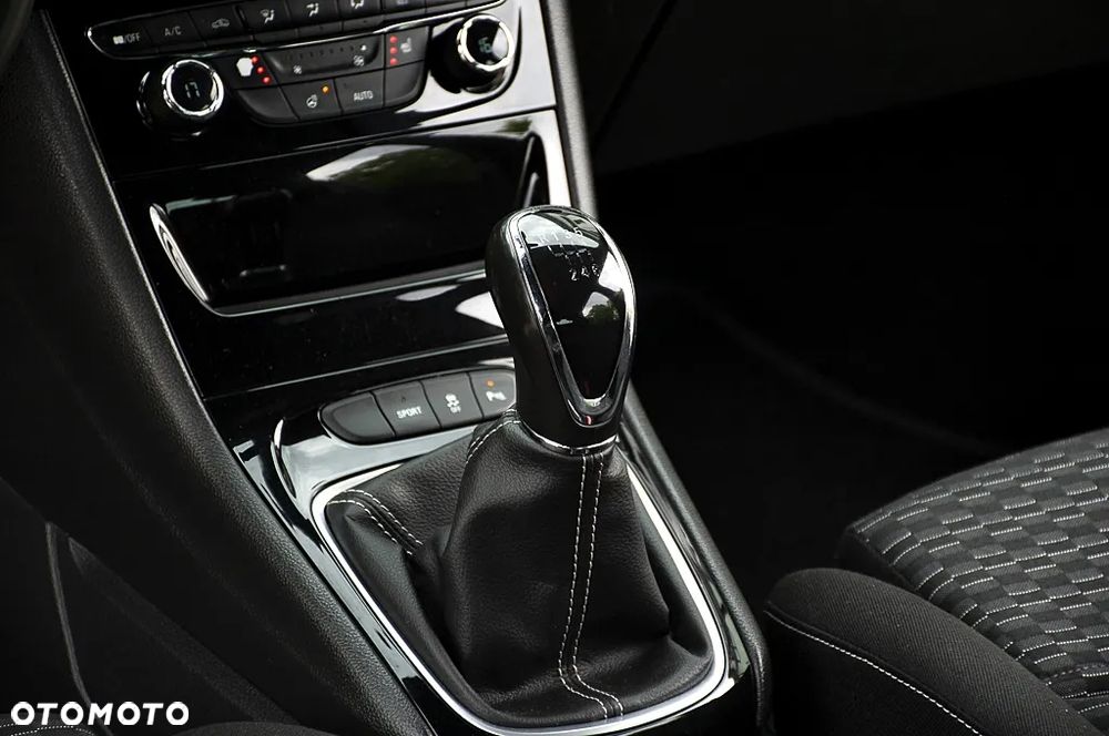 Opel Astra 1.4 Turbo Innovation - 34