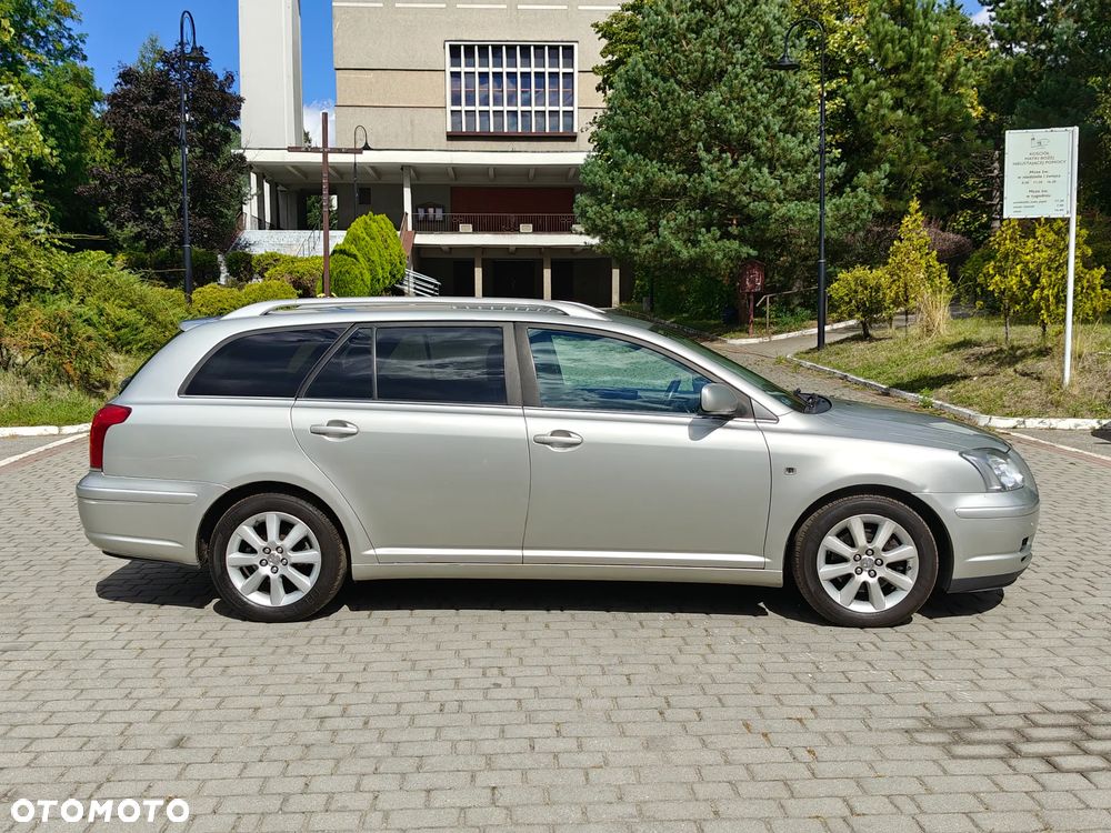 Toyota Avensis 2.0 VVT-i Executive - 5