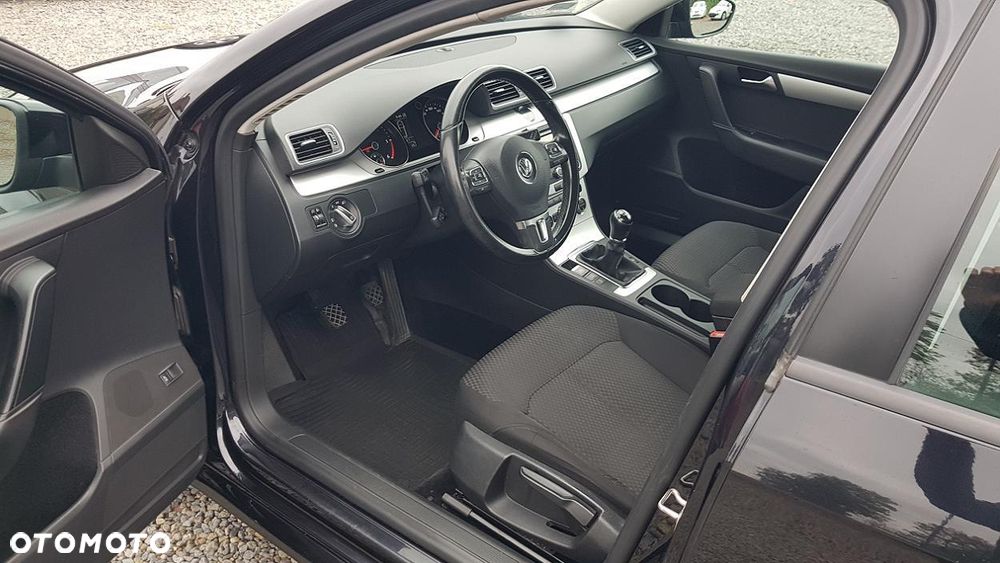 Volkswagen Passat - 20