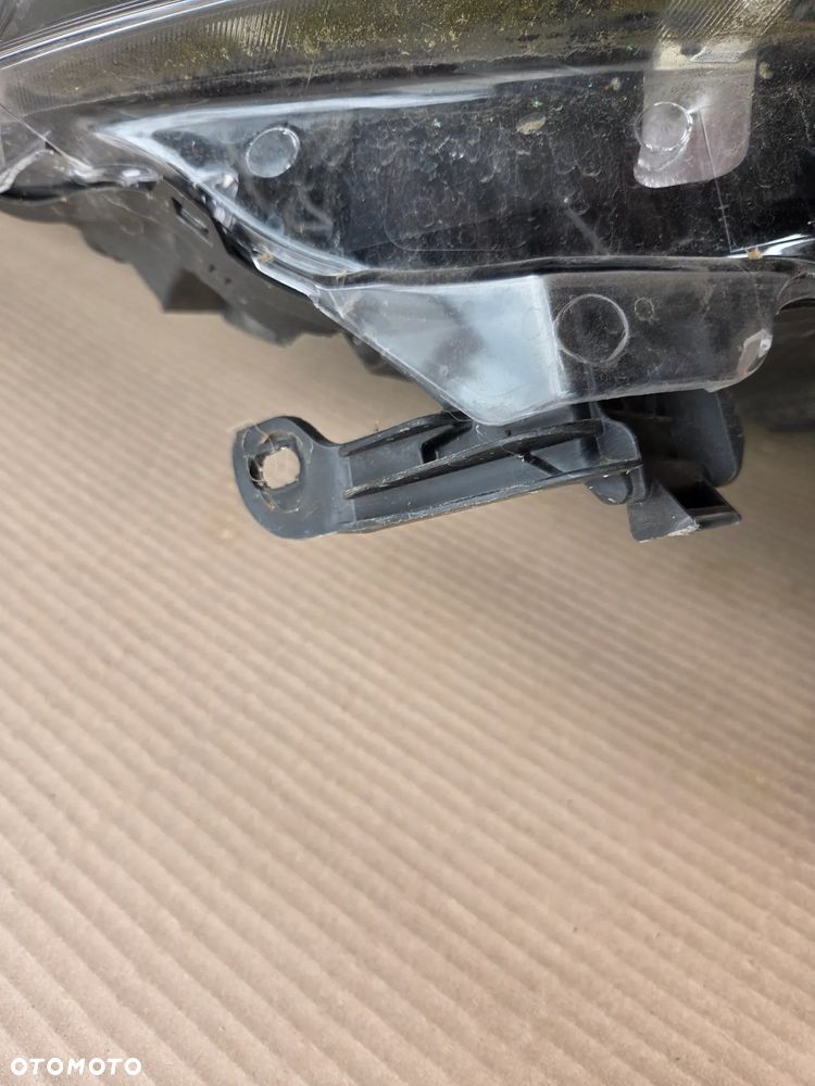 Lampa przednia lewa  Peugeot 208 I LIFT - 9