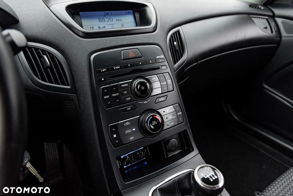 Hyundai Genesis Coupe 2.0 T - 30