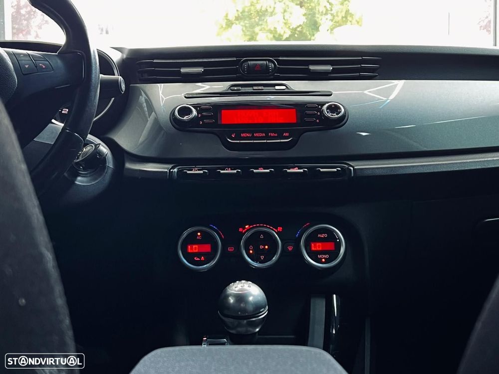 Alfa Romeo Giulietta 1.6 JTDM Distinctive - 24