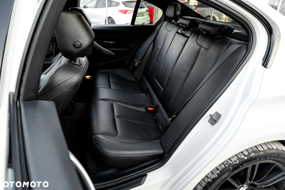 BMW Seria 3 320d xDrive M Sport - 20