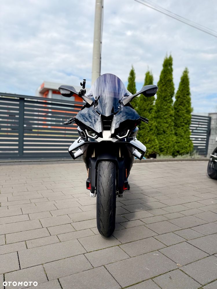 BMW S - 4