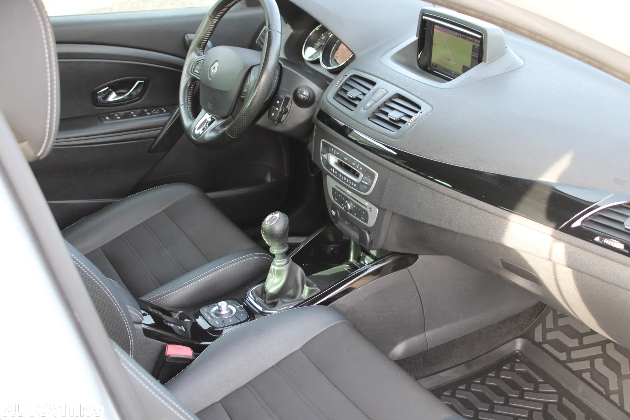 Renault Megane ENERGY dCi 130 Start & Stop Bose Edition - 6