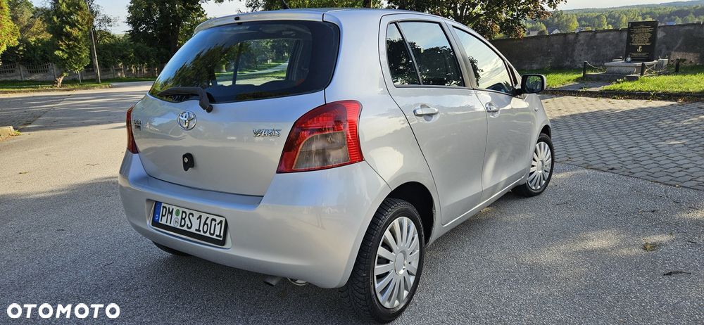 Toyota Yaris - 4