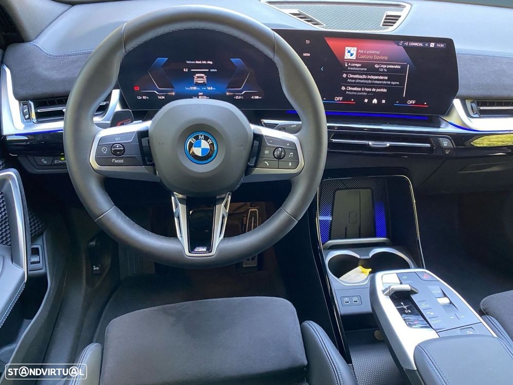 BMW iX2 eDrive20 Pack Desportivo M - 4