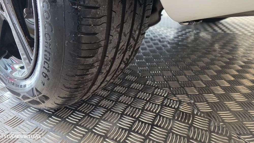 Volvo V40 2.0 D2 R-Design - 22