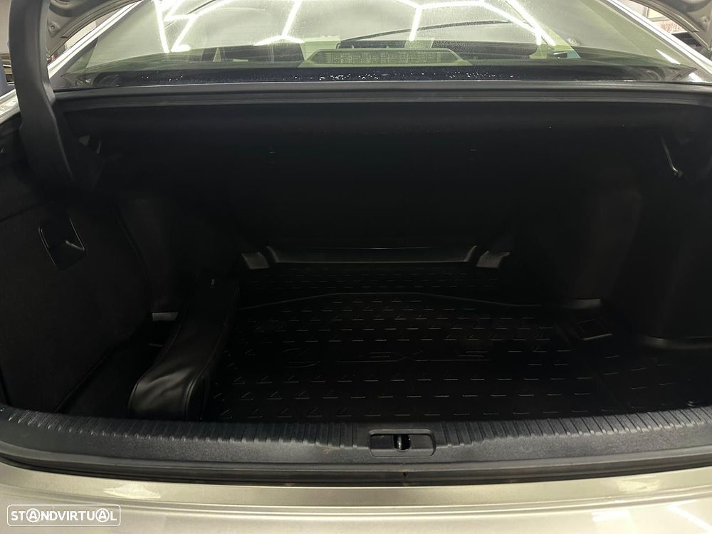 Lexus IS 300H Sport Edition - 30