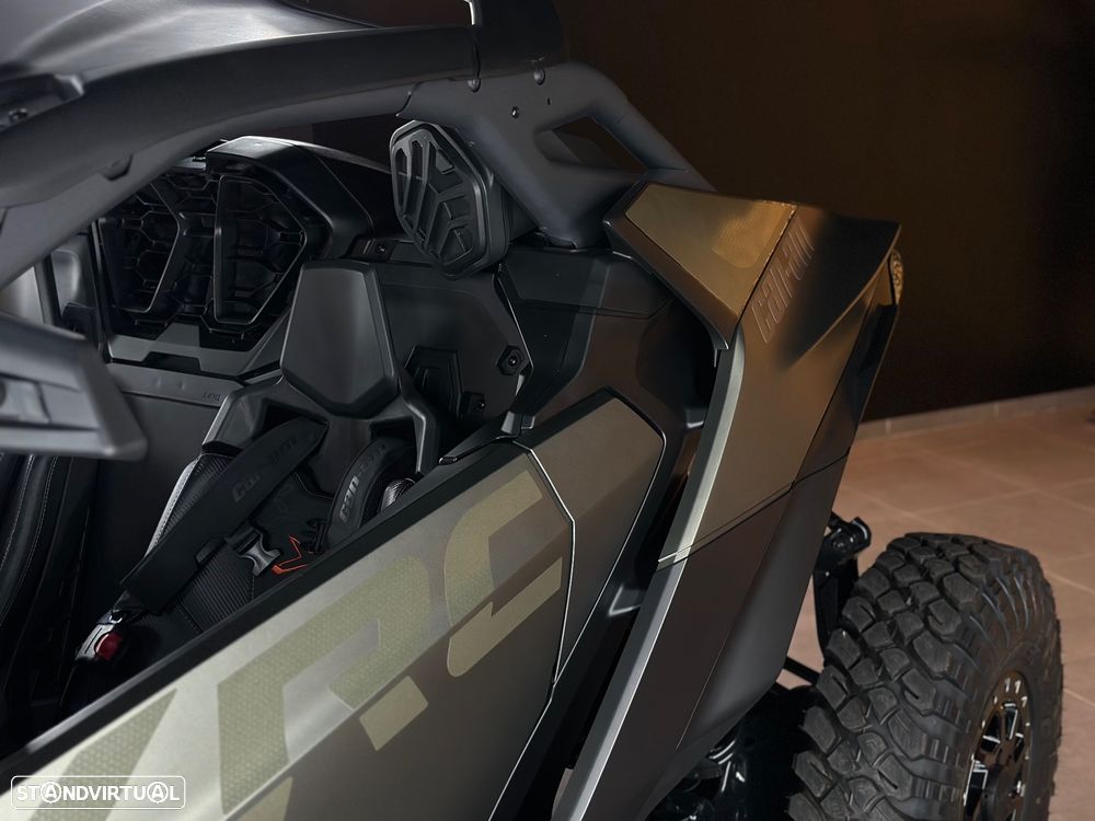 Can-Am Maverick R Can Am Maverick R XRC DCT SAS - 18