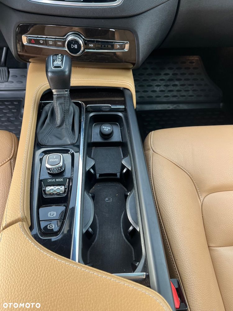 Volvo XC 90 T6 AWD Momentum 7os - 16
