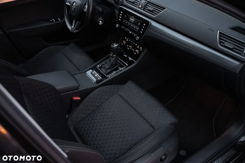 Skoda Superb 2.0 TDI L&K DSG - 17