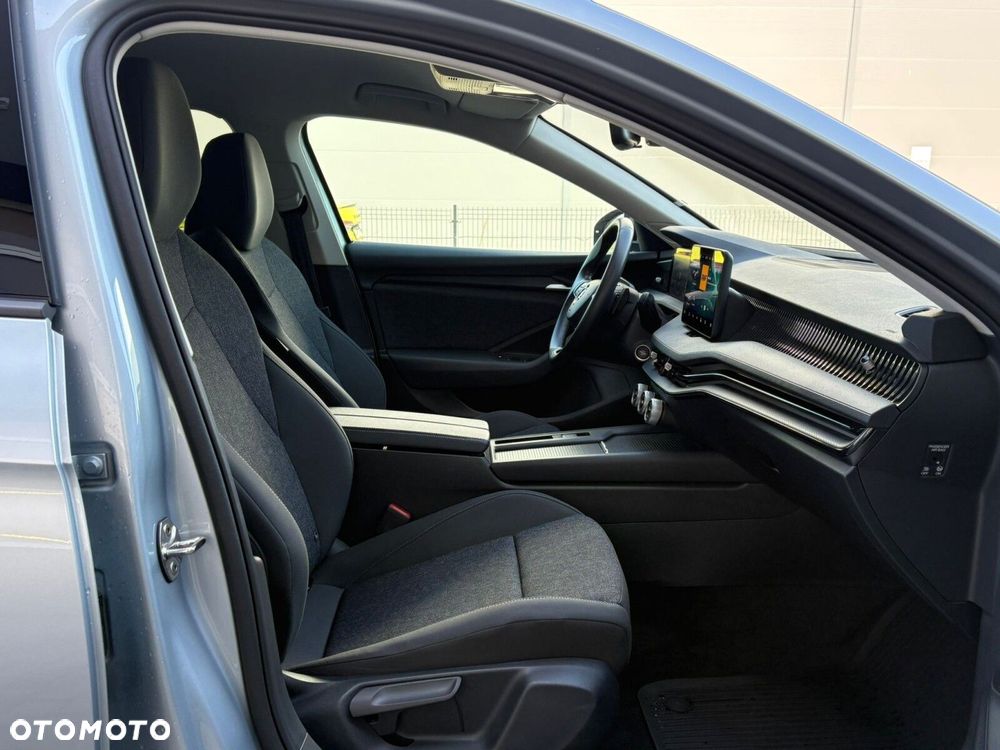 Skoda Superb 2.0 TDI SCR Essence DSG - 14