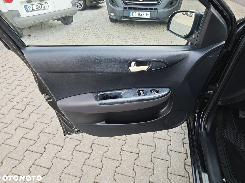 Hyundai i20 1.2 FIFA WM Edition - 12