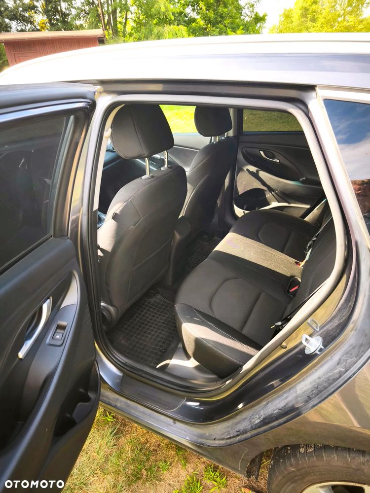 Hyundai i30 1.4 T-GDI Family+ - 8