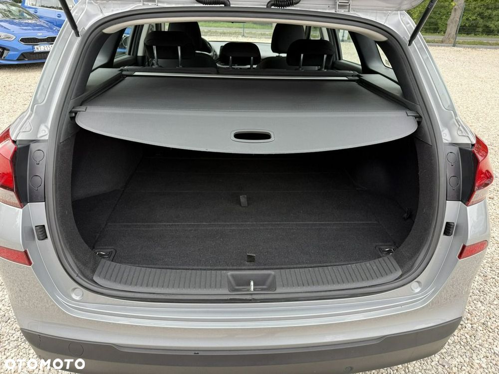 Hyundai i30 1.5 DPI Classic + - 10