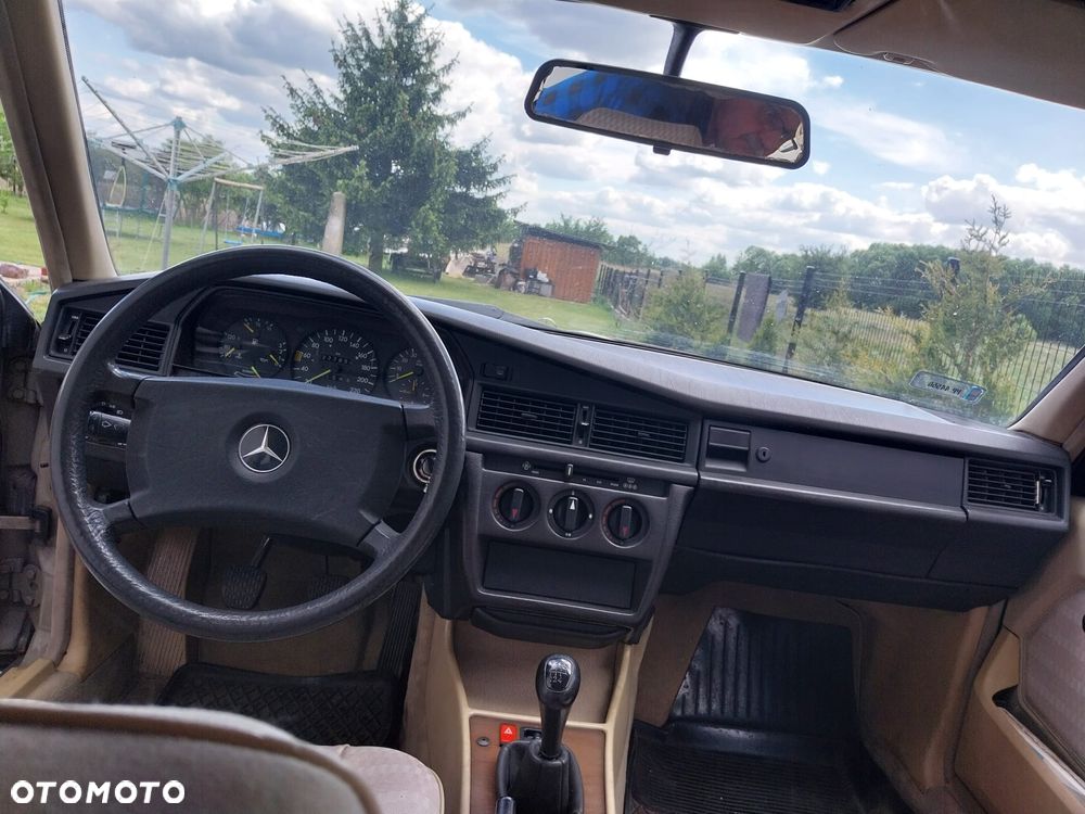 Mercedes-Benz W201 (190) - 5