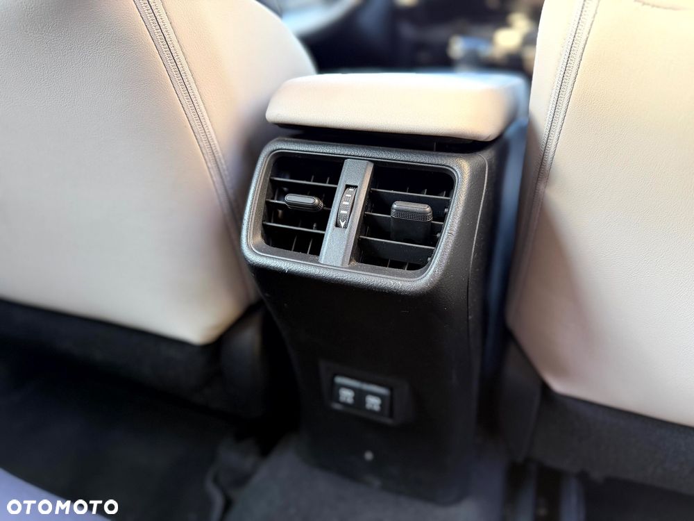 Lexus UX - 12