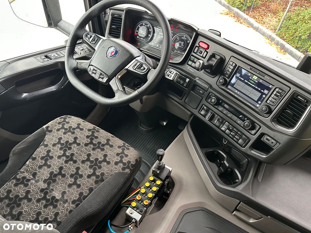 Scania / G450 / 6X2 / HAKOWIEC / HYVA 22.60.SK  / Oś-SKRĘTNA-PODNOSZONA / - 23