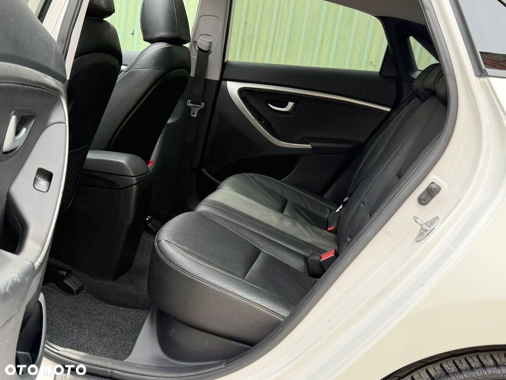 Hyundai i30 1.6 CRDi Fifa World Cup Edition - 9