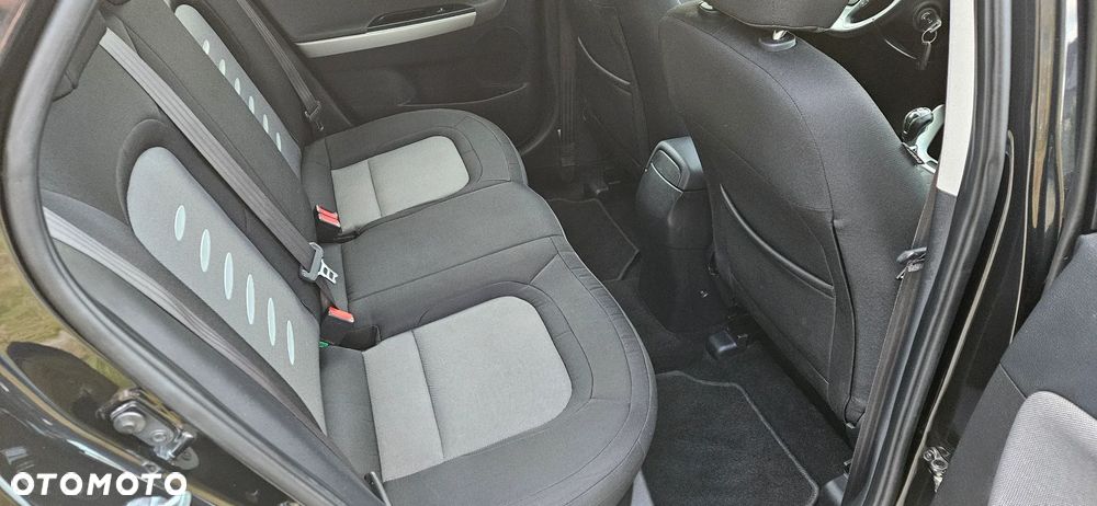 Kia Ceed - 33