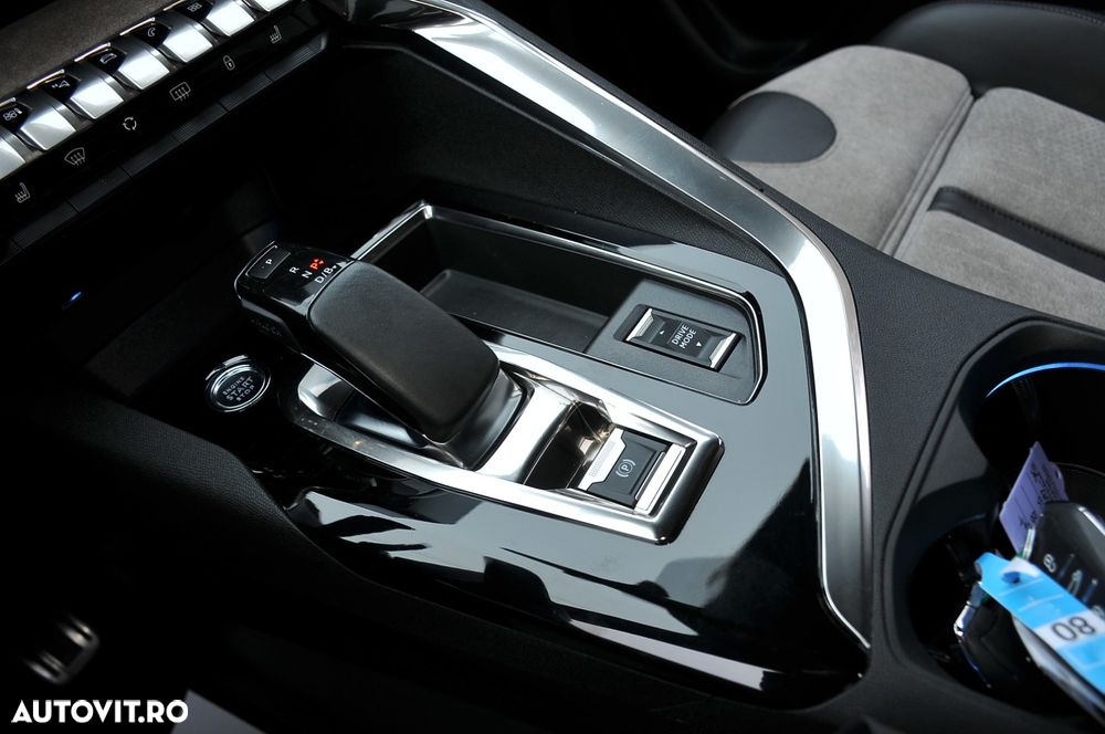 Peugeot 3008 Plug-In Hybrid 225 e-EAT8 GT - 10