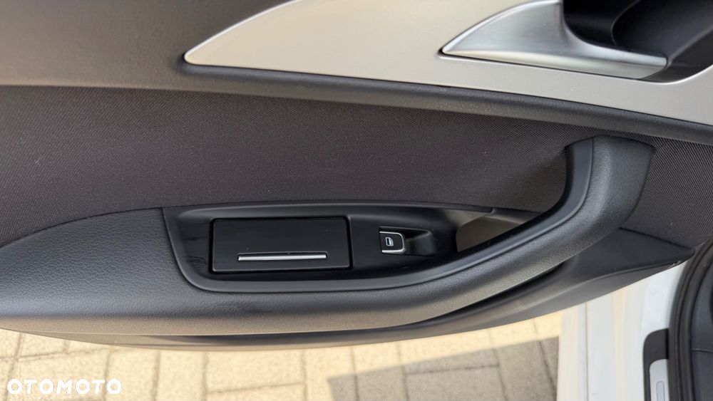 Audi A6 Avant 2.0 TDI Ultra S tronic - 28