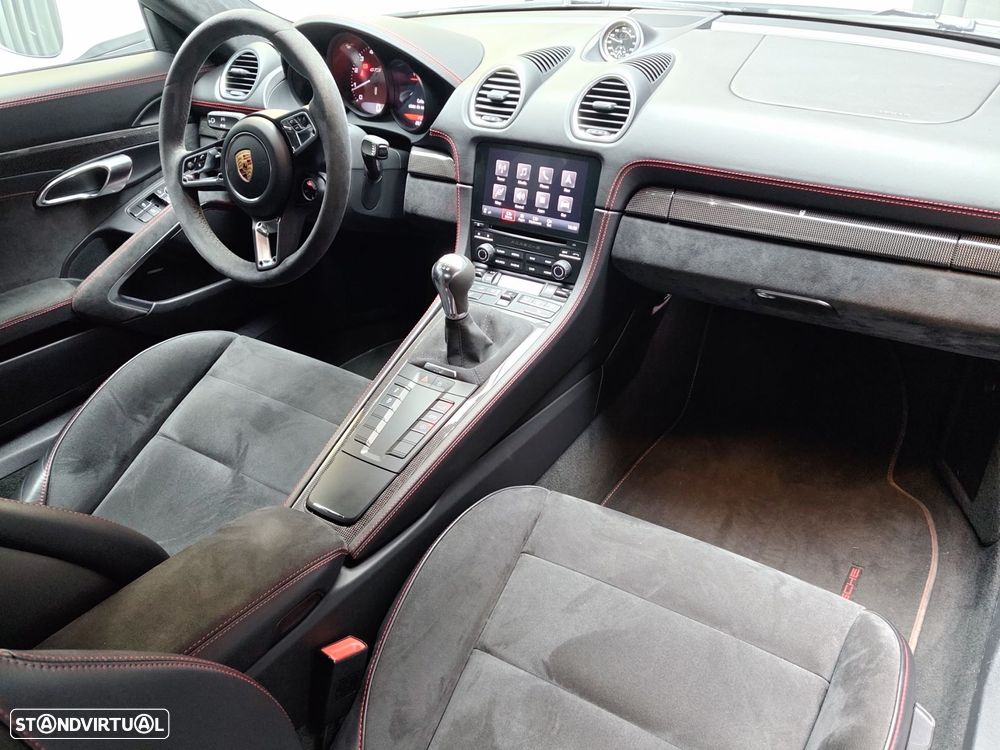 Porsche 718 Cayman GTS 4.0 - 12