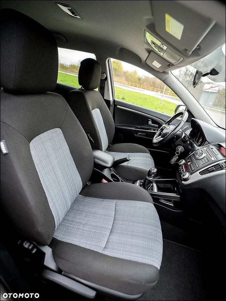 Kia Ceed - 33