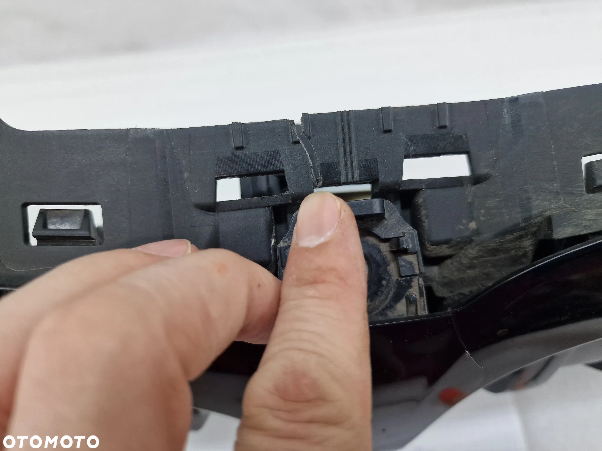 BMW G20 / G21 / G28 ATRAPA / GRILL ZDERZAKA PRZEDNIEGO PRZÓD + ŻALUZJA CZARNA W POŁYSKU , NR 187156-10 18715610 / 5A22C60 , NR AUKCJI GL703 - 16